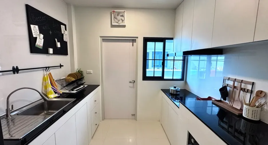 For rent 4 bedrooms house in Bang Phli, Samut Prakan
