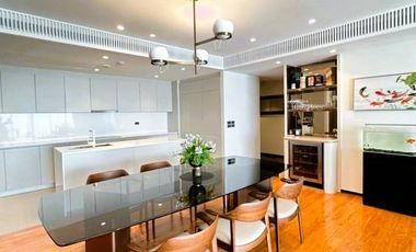 Condo en alquiler y en venta de 3 habitaciones en Watthana, Bangkok