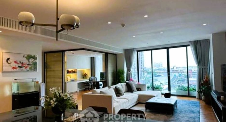 Condo en alquiler y en venta de 3 habitaciones en Watthana, Bangkok