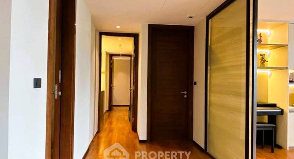 Condo en alquiler y en venta de 3 habitaciones en Watthana, Bangkok