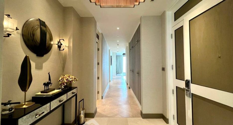 À louer 3 chambres condo à Khlong San, Bangkok
