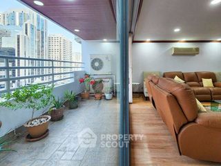 For sale 3 bedrooms condo in Khlong Toei, Bangkok