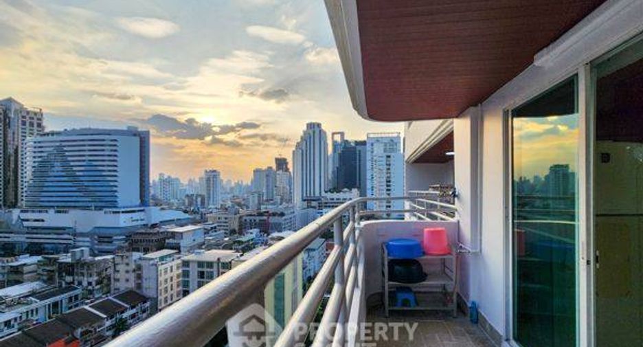 For sale 3 bedrooms condo in Khlong Toei, Bangkok