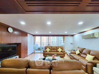 For sale 3 bedrooms condo in Khlong Toei, Bangkok
