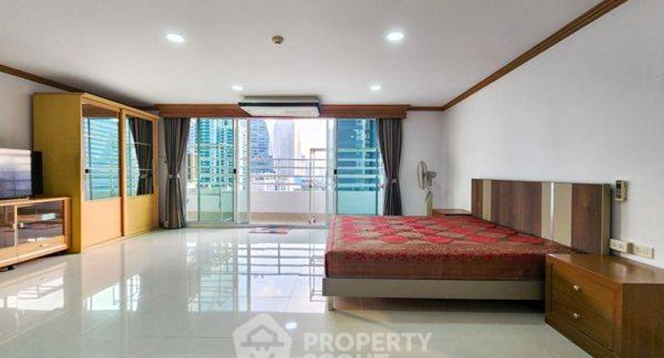 For sale 3 bedrooms condo in Khlong Toei, Bangkok