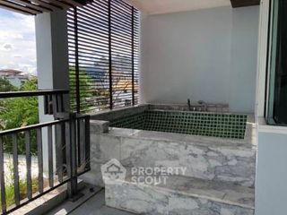 For sale 1 bed condo in Phra Khanong, Bangkok
