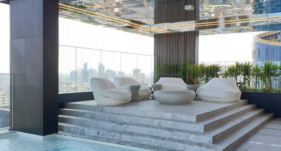 For rent and for sale 1 bed condo in Watthana, Bangkok
