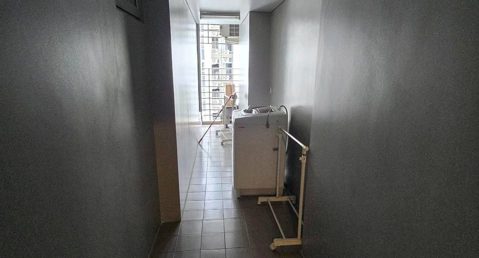À vendre 2 chambres condo à Huai Khwang, Bangkok