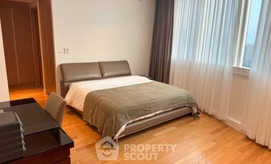 For sale 3 bedrooms condo in Khlong Toei, Bangkok