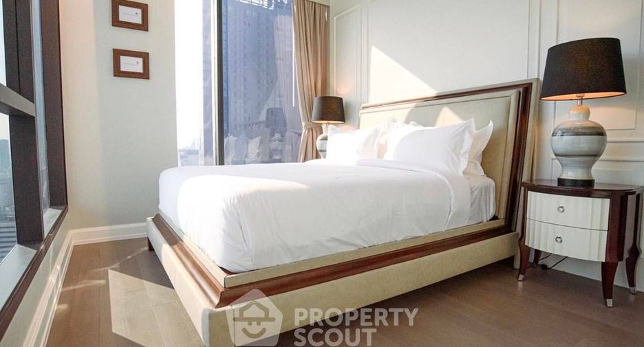 For sale 3 bedrooms condo in Khlong Toei, Bangkok