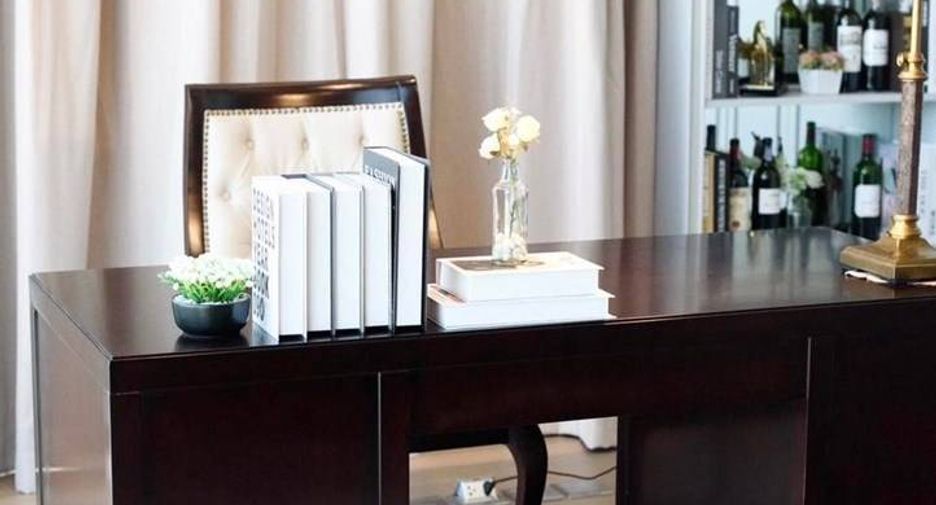 For sale 3 bedrooms condo in Khlong Toei, Bangkok