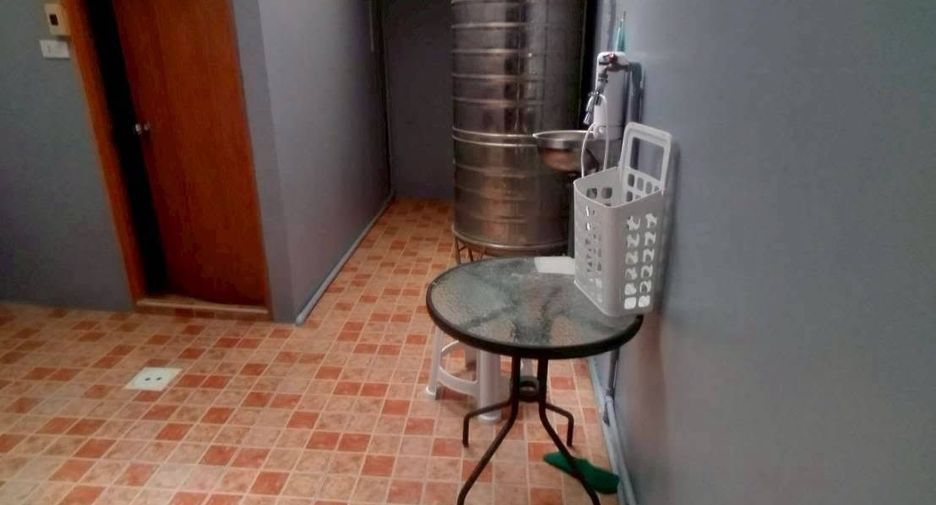 出售 和 出租 3 卧室 联排别墅 在 Bangkok Noi, 曼谷