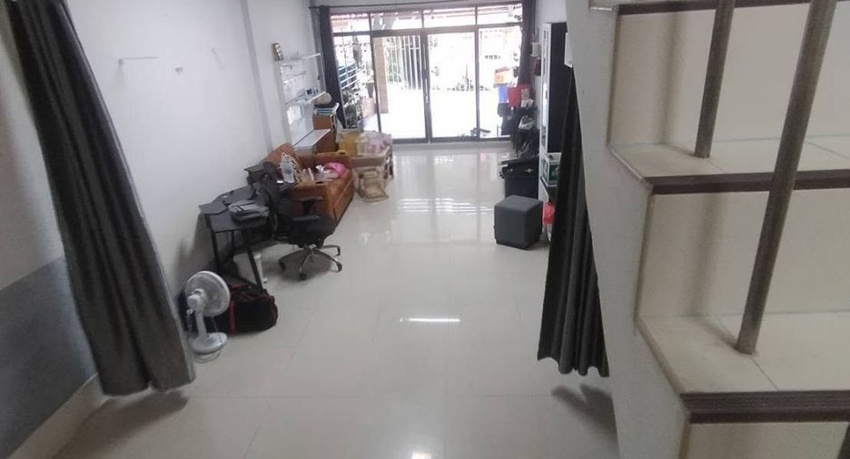 出售 和 出租 3 卧室 联排别墅 在 Bangkok Noi, 曼谷
