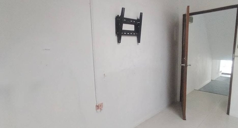 出售 和 出租 3 卧室 联排别墅 在 Bangkok Noi, 曼谷