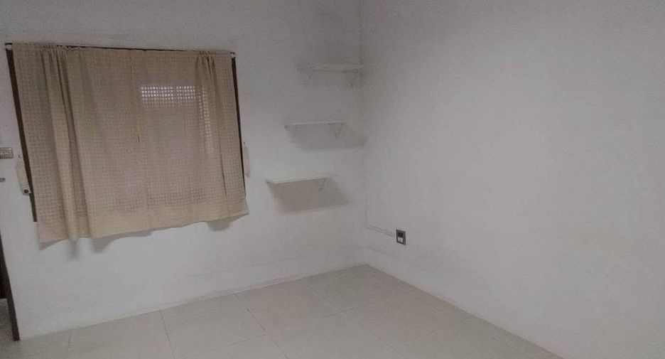 出售 和 出租 3 卧室 联排别墅 在 Bangkok Noi, 曼谷