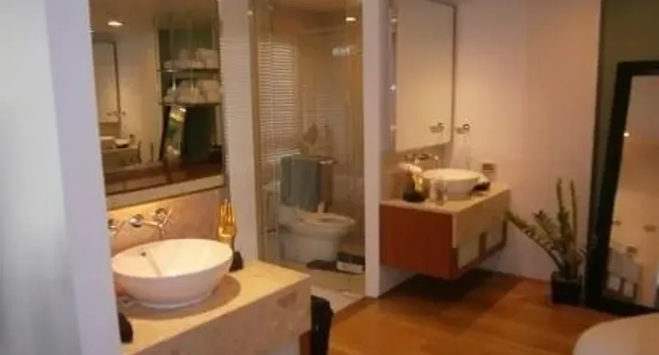 For sale 3 ベッドルーム condo in Khlong Toei, Bangkok