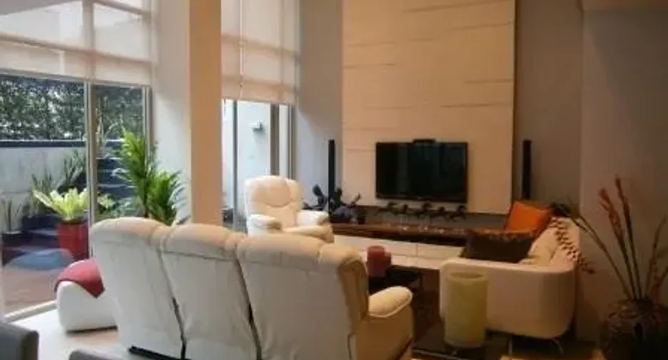 For sale 3 ベッドルーム condo in Khlong Toei, Bangkok