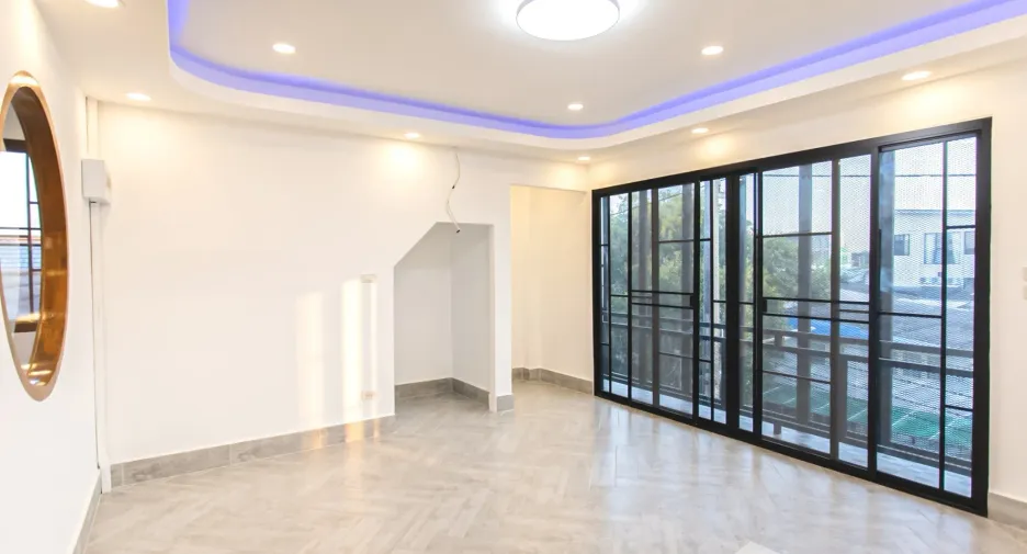 Casa adosada en venta de 7 habitaciones en Huai Khwang, Bangkok