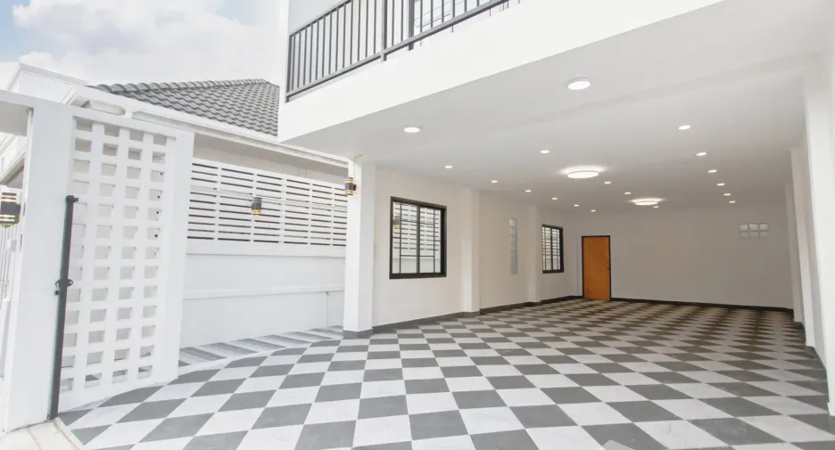 Casa adosada en venta de 7 habitaciones en Huai Khwang, Bangkok