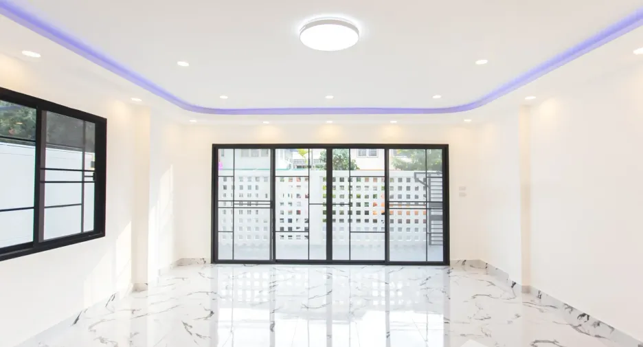 Casa adosada en venta de 7 habitaciones en Huai Khwang, Bangkok