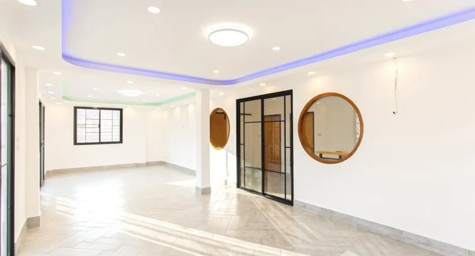 Casa adosada en venta de 7 habitaciones en Huai Khwang, Bangkok