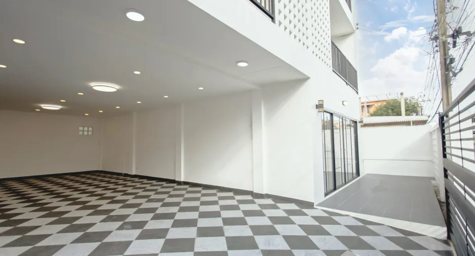 Casa adosada en venta de 7 habitaciones en Huai Khwang, Bangkok