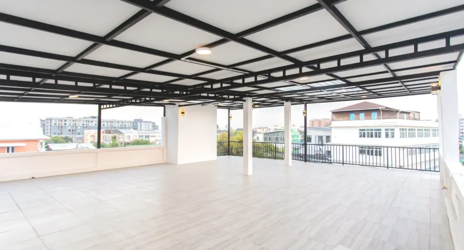 Casa adosada en venta de 7 habitaciones en Huai Khwang, Bangkok
