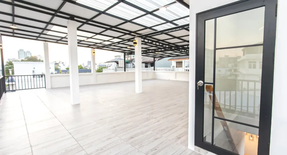 Casa adosada en venta de 7 habitaciones en Huai Khwang, Bangkok