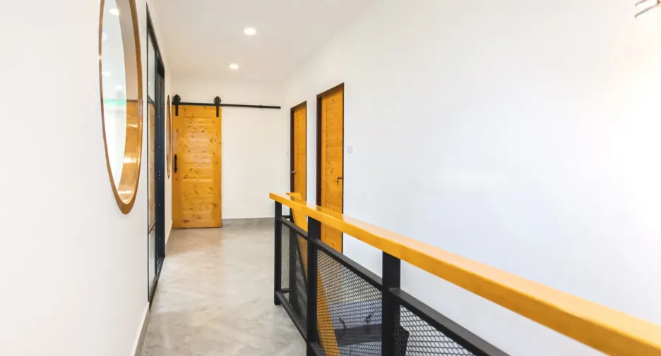 Casa adosada en venta de 7 habitaciones en Huai Khwang, Bangkok