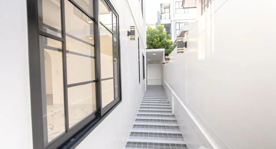 Casa adosada en venta de 7 habitaciones en Huai Khwang, Bangkok