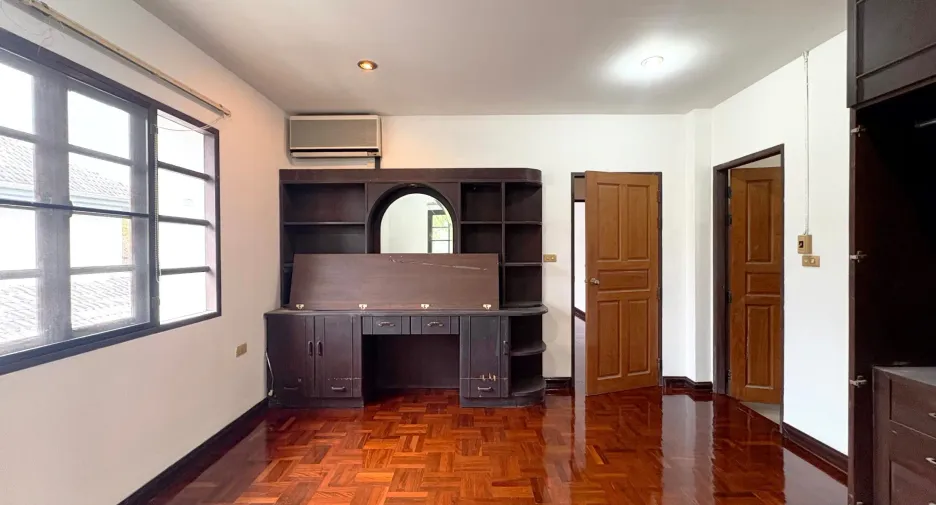 Casa en venta de 4 habitaciones en Mueang Samut Prakan, Samut Prakan