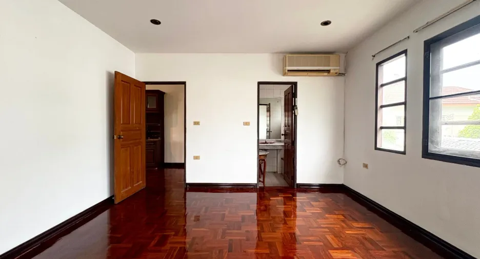 Casa en venta de 4 habitaciones en Mueang Samut Prakan, Samut Prakan