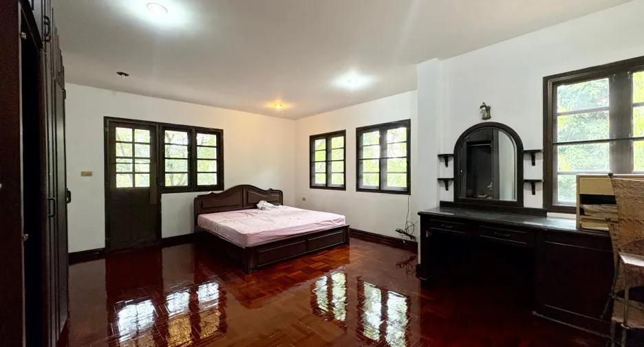 Casa en venta de 4 habitaciones en Mueang Samut Prakan, Samut Prakan