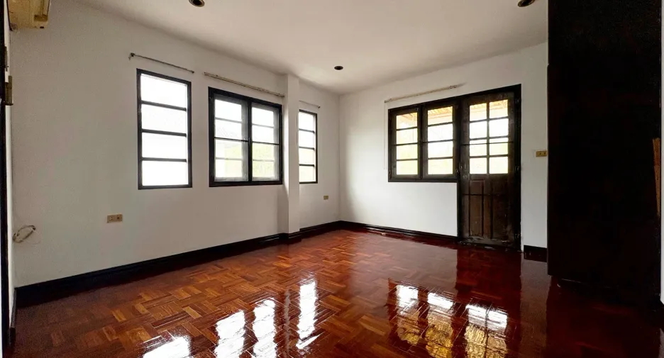 Casa en venta de 4 habitaciones en Mueang Samut Prakan, Samut Prakan