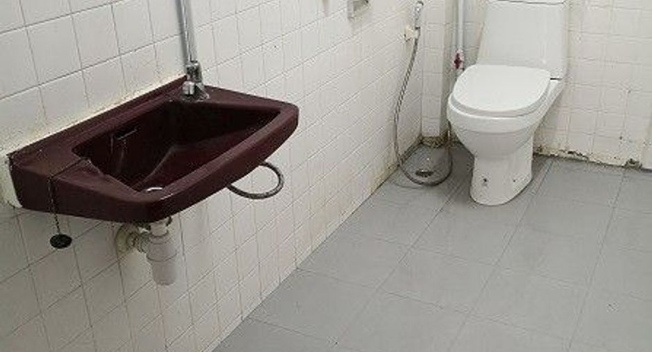 Аренда 3 спальни дом в Дин Даенг, Бангкок