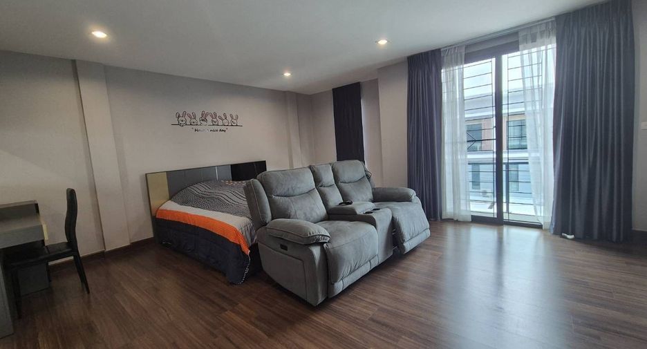 Casa adosada en venta de 5 habitaciones en Bang Phli, Samut Prakan