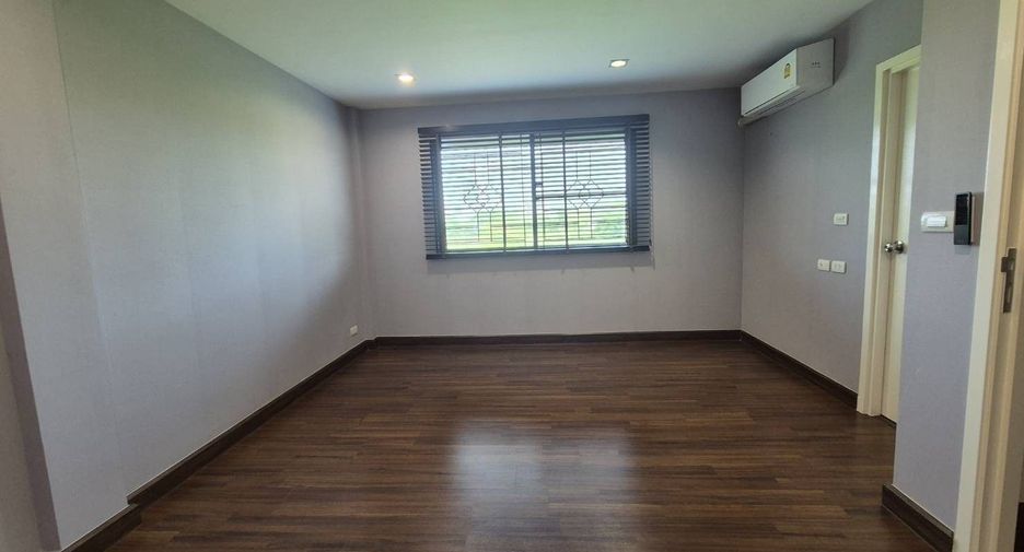 Casa adosada en venta de 5 habitaciones en Bang Phli, Samut Prakan