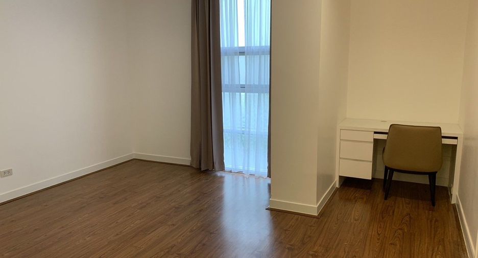 For rent 3 bedrooms apartment in Watthana, Bangkok
