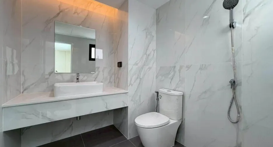 Casa en venta de 4 habitaciones en Phra Khanong, Bangkok