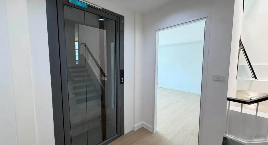 Casa en venta de 4 habitaciones en Phra Khanong, Bangkok
