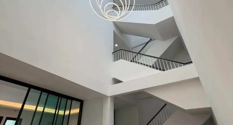 Casa en venta de 4 habitaciones en Phra Khanong, Bangkok
