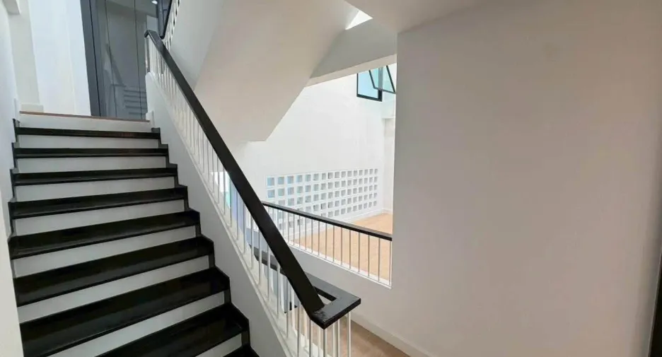 Casa en venta de 4 habitaciones en Phra Khanong, Bangkok