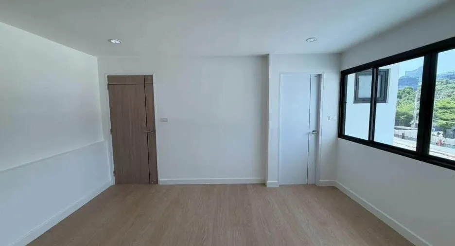Casa en venta de 4 habitaciones en Phra Khanong, Bangkok