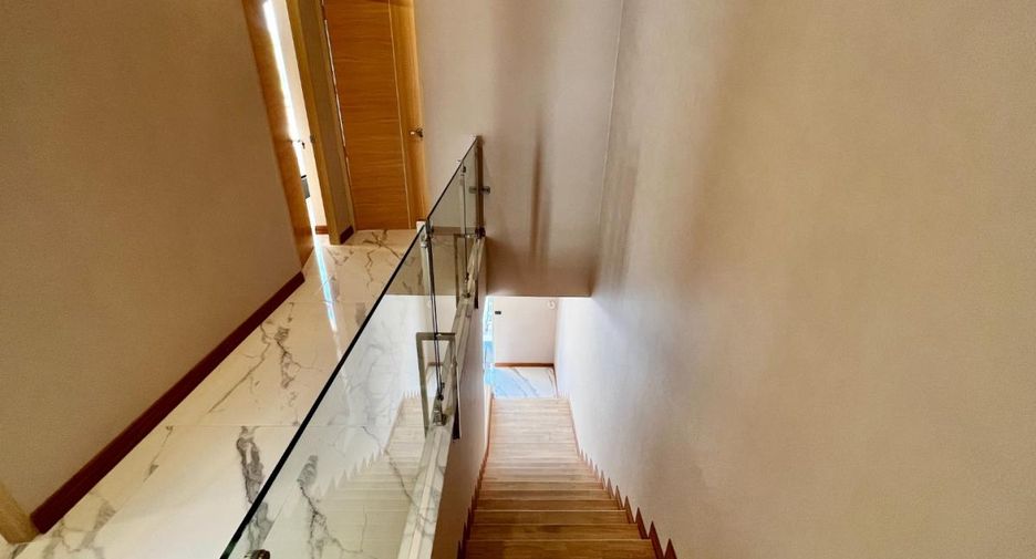 For sale 4 bedrooms house in Bang Lamung, Chonburi