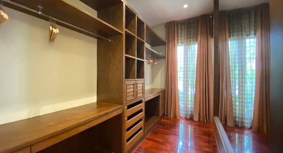 For sale 4 bedrooms house in Na Jomtien, Pattaya