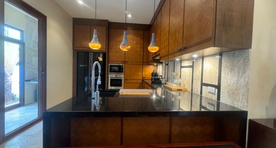 For sale 4 bedrooms house in Na Jomtien, Pattaya