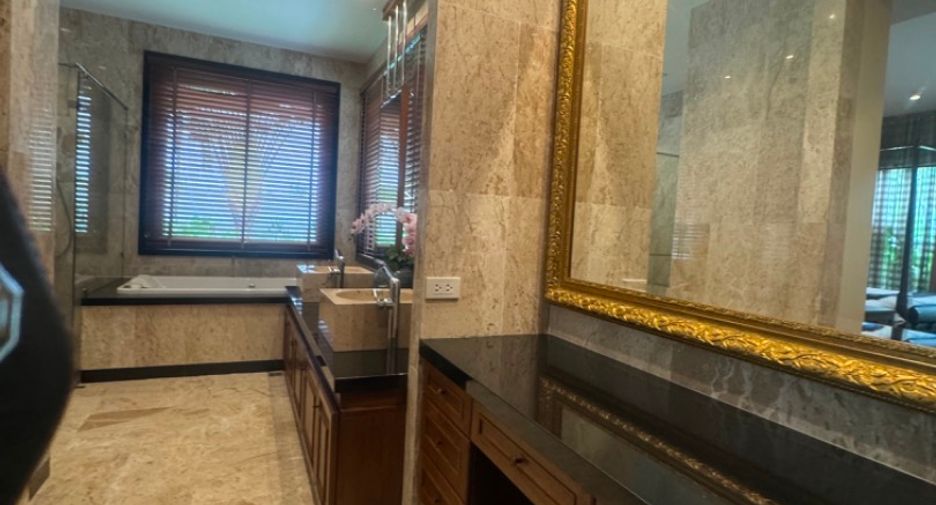 For sale 4 bedrooms house in Na Jomtien, Pattaya