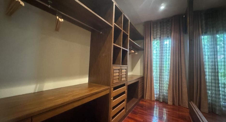 For sale 4 bedrooms house in Na Jomtien, Pattaya