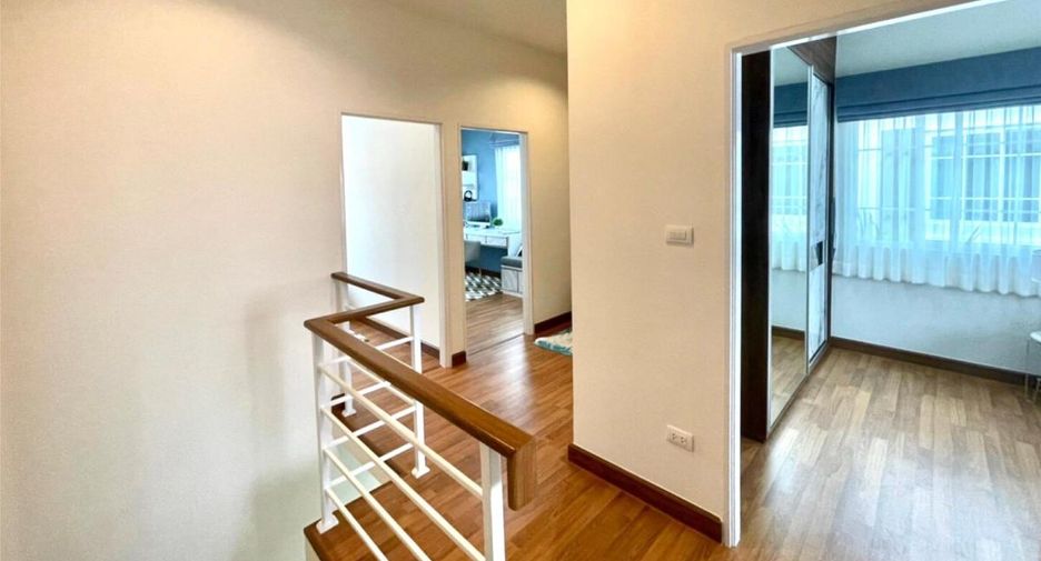Casa adosada en venta de 4 habitaciones en Huay Yai, Pattaya