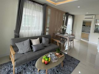 Casa adosada en venta de 4 habitaciones en Bang Lamung, Chonburi